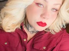 MarilynMore - female webcam at xLoveCam