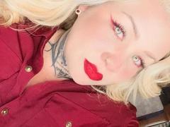 MarilynMore - female webcam at xLoveCam