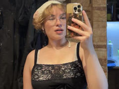 MarilynPlayful - female webcam at xLoveCam