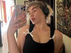 MarilynPlayful - female webcam at xLoveCam