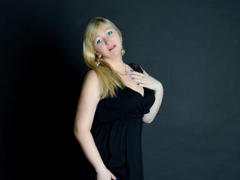 EvaxLove - blond female with  big tits webcam at ImLive