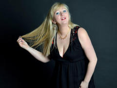 EvaxLove - blond female with  big tits webcam at ImLive
