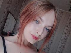 Markizza - female with  small tits webcam at xLoveCam