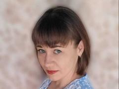 MarlynMartie - female with brown hair and  small tits webcam at xLoveCam