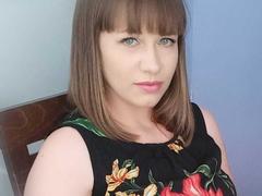 MarlynMartie - female with brown hair and  small tits webcam at xLoveCam