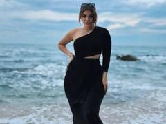 Marrena - female with brown hair and  small tits webcam at xLoveCam