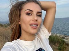 MarthaDears - female with brown hair webcam at xLoveCam