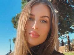 MarthaDears - female with brown hair webcam at xLoveCam