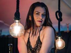 MartinaFuller - female with black hair webcam at LiveJasmin