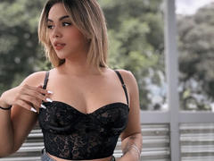 MartinaRussoft - female with black hair and  big tits webcam at LiveJasmin