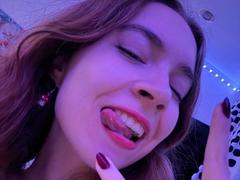 MarvaKeat - female with brown hair webcam at xLoveCam