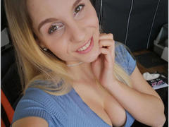 MaryWet-hot - female with brown hair webcam at xLoveCam