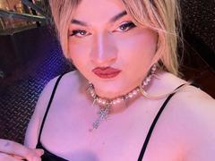 Maryanx - shemale with red hair webcam at xLoveCam