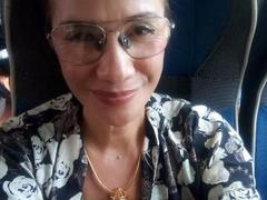 MatureDominique - female with brown hair webcam at xLoveCam