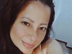 MatureHotBeautyX - female with black hair webcam at xLoveCam