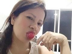 MatureHotBeautyX - female with black hair webcam at xLoveCam