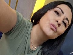MatureDesiree - female with brown hair webcam at StripChat