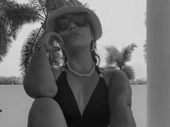 Maturesugar69 - female with black hair webcam at xLoveCam