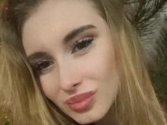 MaudieMel - female with  small tits webcam at xLoveCam