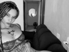 MauiMoor - female with black hair and  big tits webcam at LiveJasmin