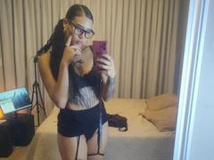 MauiMoor - female with black hair and  big tits webcam at LiveJasmin