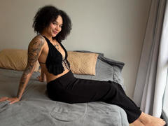 MauiMoor - female with black hair and  big tits webcam at LiveJasmin