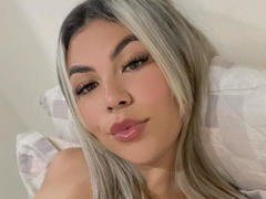Maviie - female webcam at xLoveCam
