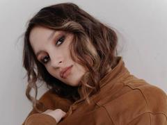 MaximinaCondroski - female with black hair webcam at xLoveCam
