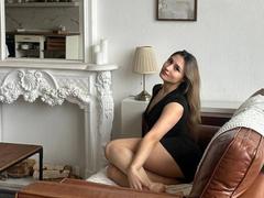 MaximinaCondroski - female with black hair webcam at xLoveCam