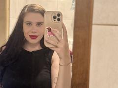 MayaFlowers - female with brown hair webcam at xLoveCam