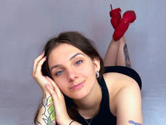 MayaSchatz-hot - female with brown hair webcam at xLoveCam