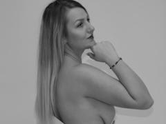 MayaTrainorX - blond female with  big tits webcam at ImLive