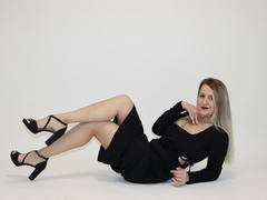 MayaTrainorX - blond female with  big tits webcam at ImLive