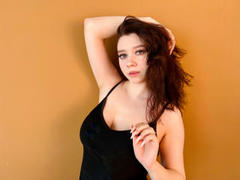 MileyCain - female with brown hair and  big tits webcam at LiveJasmin