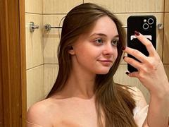 MayxFlower - female with brown hair webcam at xLoveCam