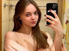 MayxFlower - female with brown hair webcam at xLoveCam