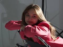 MayxFlower - female with brown hair webcam at xLoveCam