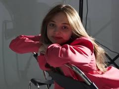 MayxFlower - female with brown hair webcam at xLoveCam