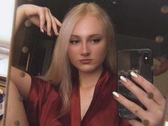 MdamForulis - blond female webcam at xLoveCam