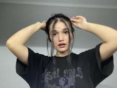 MeaghanGrigalonis - female with black hair webcam at xLoveCam