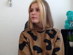 Meddi - female with brown hair and  small tits webcam at xLoveCam