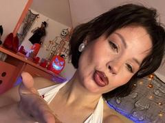 MedeaAllure - female with brown hair webcam at xLoveCam