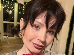 MedeaAllure - female with brown hair webcam at xLoveCam