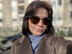 MedeaAllure - female with brown hair webcam at xLoveCam