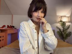 MedeaAllure - female with brown hair webcam at xLoveCam