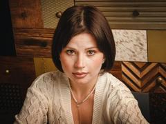 MedeaAllure - female with brown hair webcam at xLoveCam