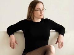 Meeranda - blond female webcam at xLoveCam