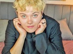 MeganC - female with black hair webcam at xLoveCam