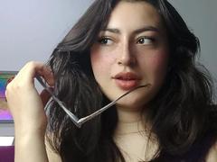 MeganFw - female with brown hair webcam at xLoveCam