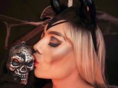 MegandoSantoss - shemale webcam at xLoveCam